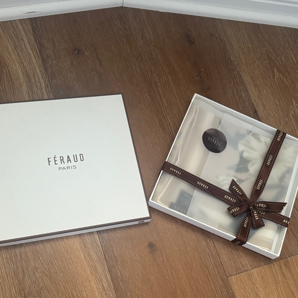 Féraud Paris silk scarf in Gift Box with Ribbon - unopened